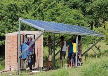 Sistema inverter con pompa solare da 2,2 kW in Nicaragua
    