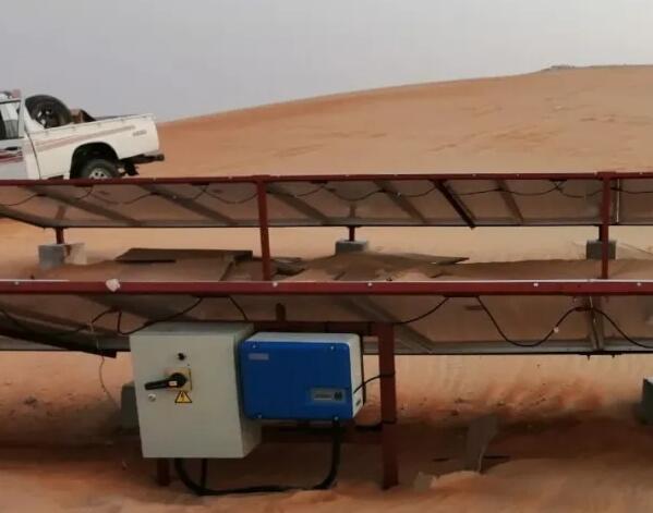 Il UAE installato con successo un sistema ibrido nel deserto in grado di supportare il pompaggio e l'approvvigionamento energetico