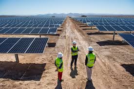 Gli Emirati Arabi Uniti intendono investire 163 miliardi di dollari USA per sviluppare le energie rinnovabili
