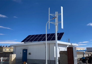 Progetto ibrido eolico-solare da 15kVA nel Qinghai
