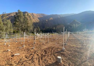 Il progetto di irrigazione con pompaggio di acqua solare da 1,2 MW nel distretto di Dongchuan, Kunming, Yunnan è in pieno svolgimento