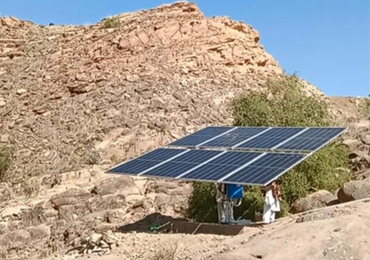 Sistema di pompaggio dell'acqua fotovoltaico da 7.5kw in pakistan
